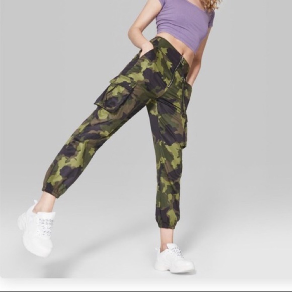 Wild fable camo pants